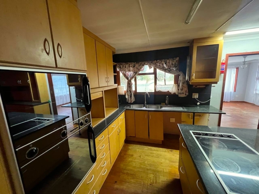 5 Bedroom Property for Sale in Bergsig Western Cape
